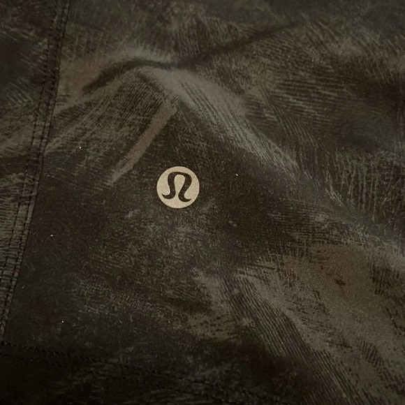 Mens Lululemon drawstring elastic waist athletic shorts - Picture 4 of 5